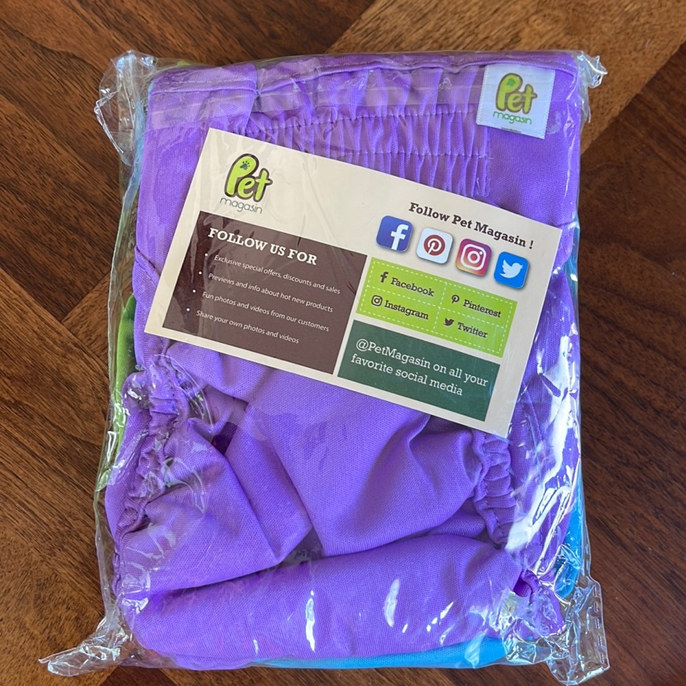NWT WASHABLE FEMALE DOG DIAPERS - 3 COUNT - SIZE SMALL